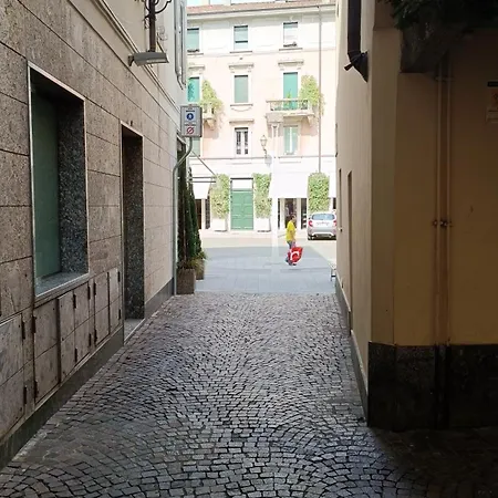 Finestra Sulla Piazza *